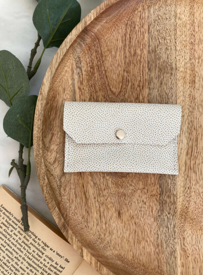 cream-pebbled-leather-coinpurse-silver-closure-single