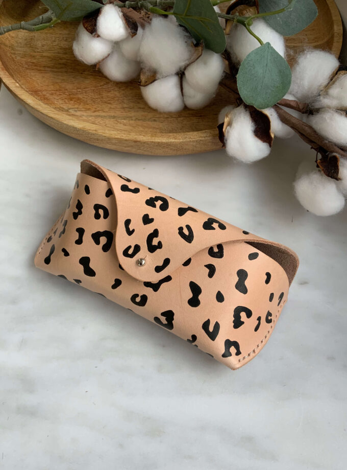 handpainted-tan-leather-glasses-case-cheetah